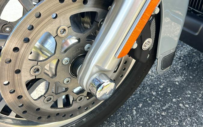 FLHTCUTG 2023 Tri Glide Ultra
