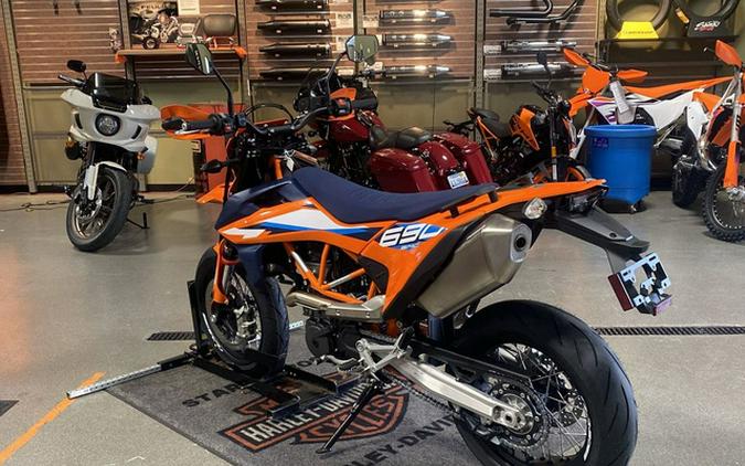 2024 KTM 690 SMC R