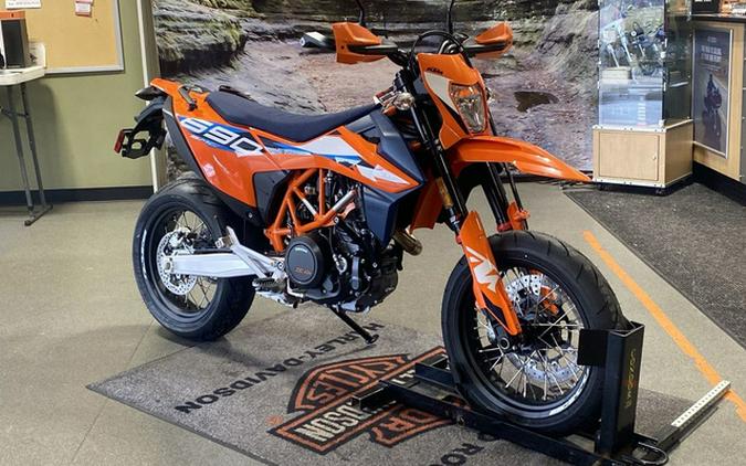 2024 KTM 690 SMC R