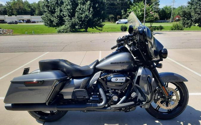 2021 Harley-Davidson® Ultra Limited Gauntlet Gray Metallic - Black Finish