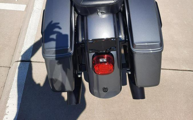 2021 Harley-Davidson® Ultra Limited Gauntlet Gray Metallic - Black Finish