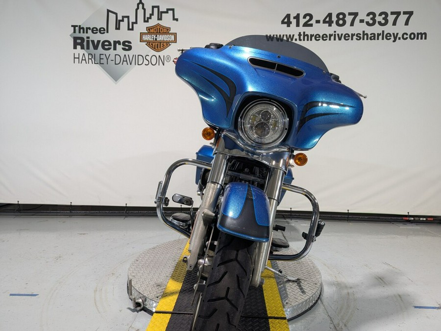 2014 Harley-Davidson® Street Glide® Custom Colour Daytona Blue