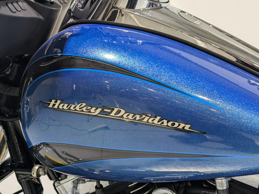 2014 Harley-Davidson® Street Glide® Custom Colour Daytona Blue