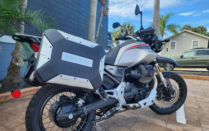 2023 Moto Guzzi V85 TT Travel