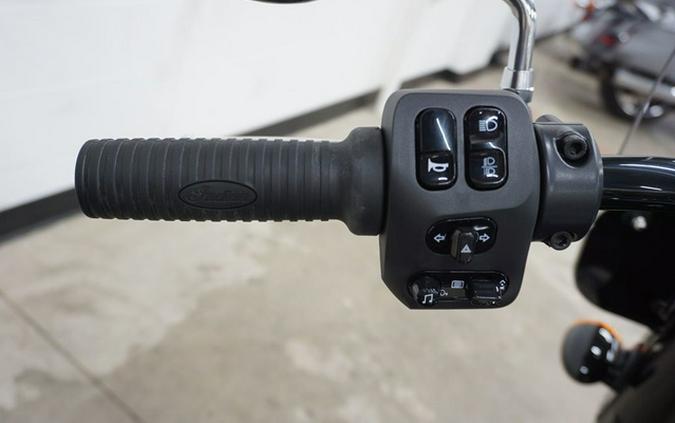 2025 Indian Super Chief Limited Black Metallic