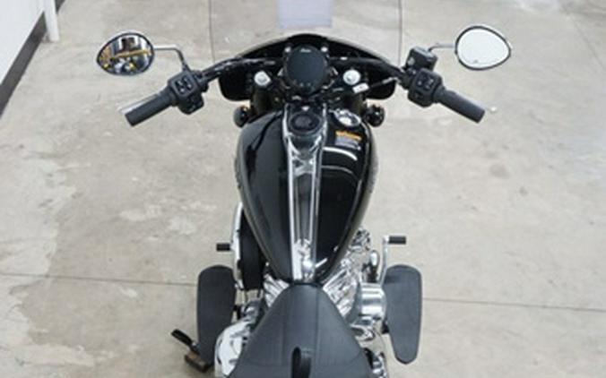 2025 Indian Super Chief Limited Black Metallic