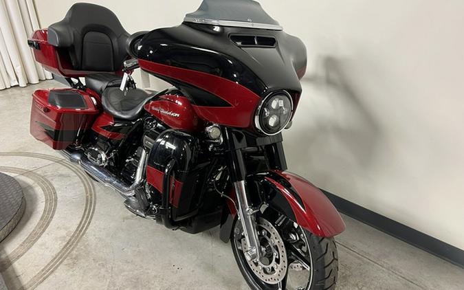 2017 Harley-Davidson FLHXSE CVO Street Glide