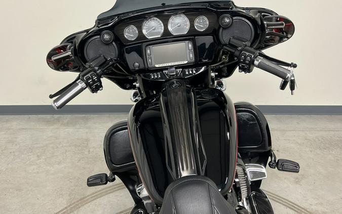 2017 Harley-Davidson FLHXSE CVO Street Glide