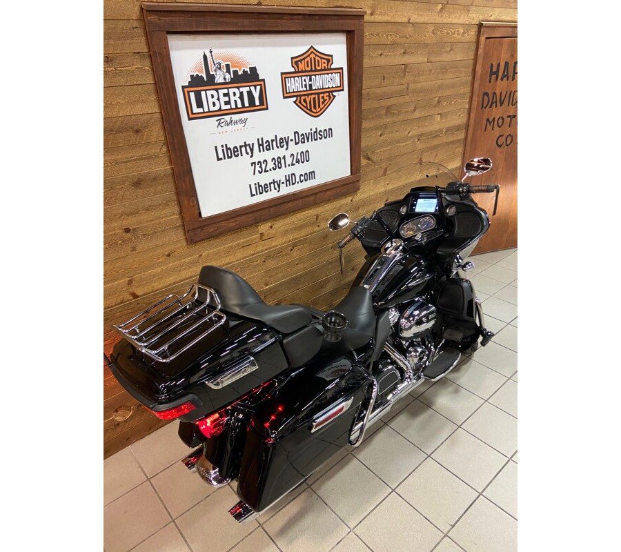 2019 Harley-Davidson® Road Glide® Ultra Vivid Black FLTRU