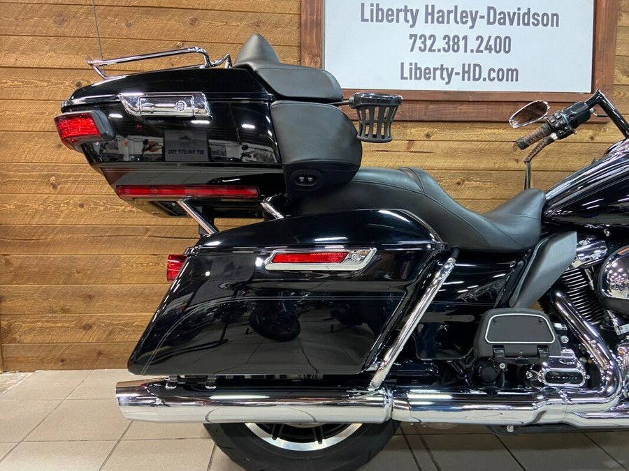 2019 Harley-Davidson® Road Glide® Ultra Vivid Black FLTRU