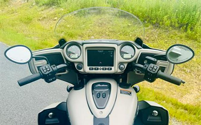 2022 Indian Motorcycle Roadmaster® Dark Horse®