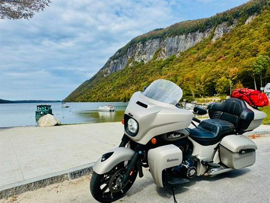 2022 Indian Motorcycle Roadmaster® Dark Horse®