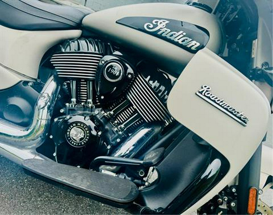 2022 Indian Motorcycle Roadmaster® Dark Horse®