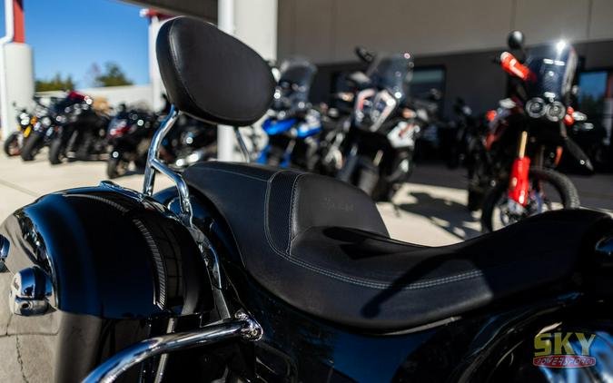 2015 Indian Motorcycle CHIEFTAIN THUNDER BLACK 49ST Base