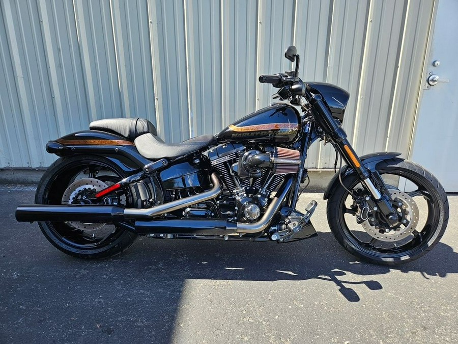 2016 Harley-Davidson® FXSE - CVO™ Pro Street Breakout®