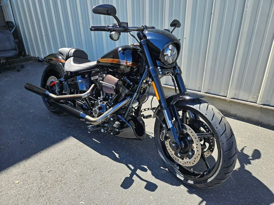 2016 Harley-Davidson® FXSE - CVO™ Pro Street Breakout®