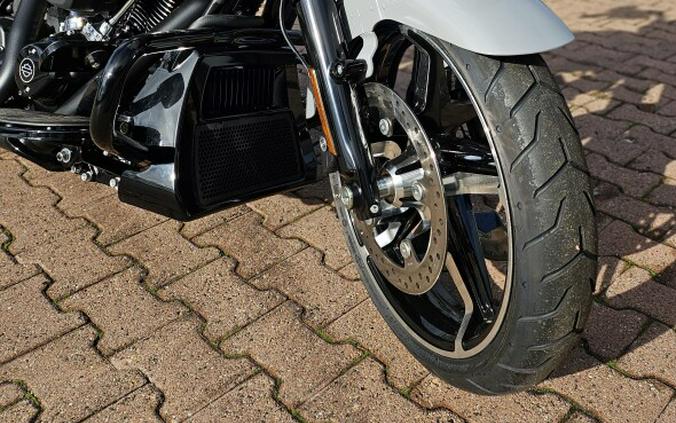 FLTRX 2025 Road Glide™