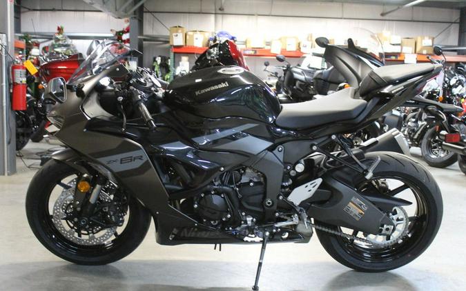 2027 Kawasaki Ninja® ZX™-6R Base