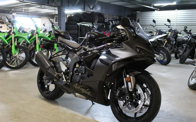 2027 Kawasaki Ninja® ZX™-6R Base