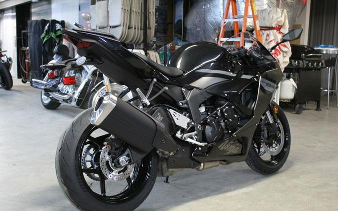 2027 Kawasaki Ninja® ZX™-6R Base