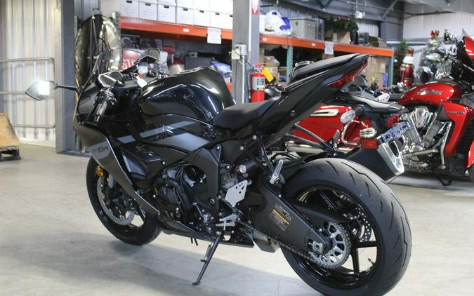 2027 Kawasaki Ninja® ZX™-6R Base