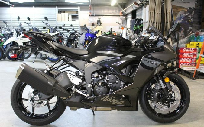 2027 Kawasaki Ninja® ZX™-6R Base