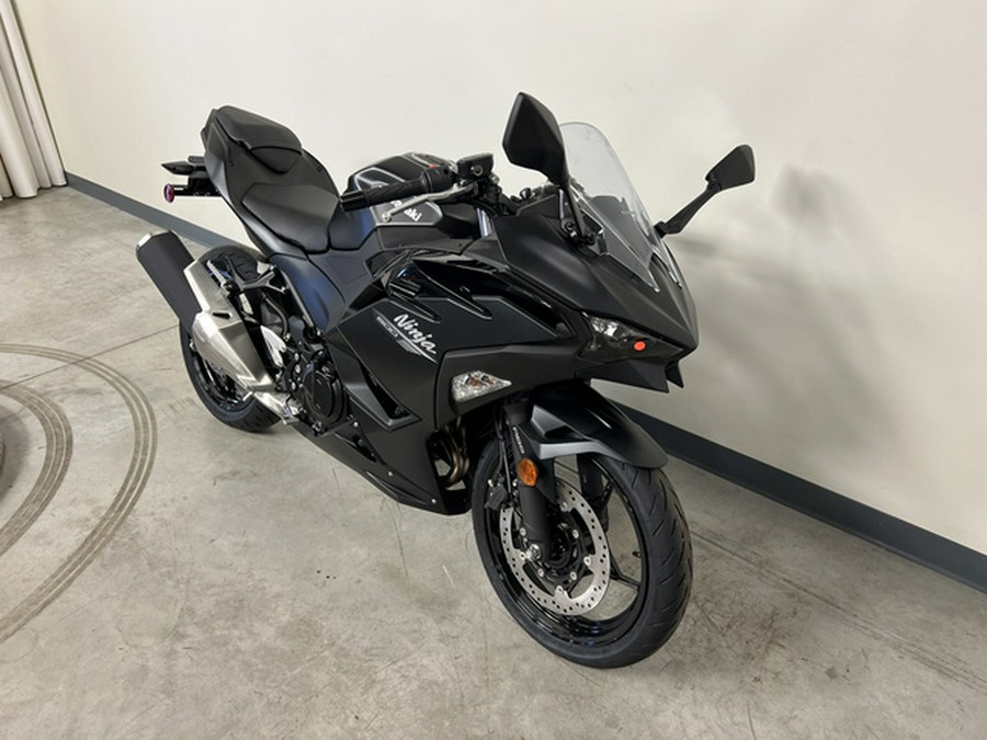 2026 Kawasaki Ninja 500 ABS (EX500GTFNN)