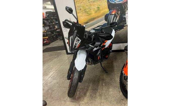 2024 KTM 890 SMT