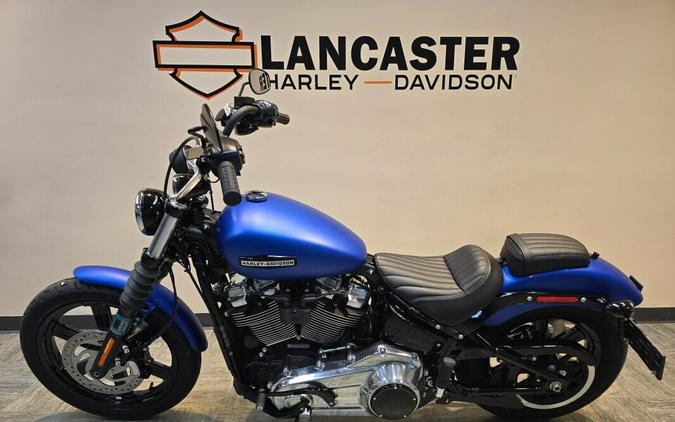 2026 Harley-Davidson® Street Bob® Aurora Blue Denim Chrome Cast Wheels FXBB