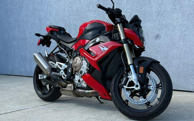 2022 BMW S 1000 R Racing Red