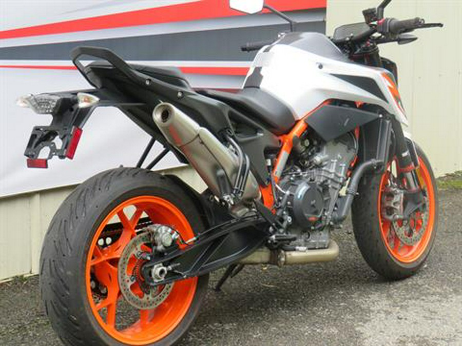 2021 KTM 890 Duke R