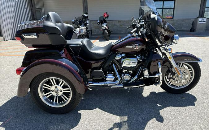 2022 Harley-Davidson® Tri Glide® Ultra Midnight Crimson/Vivid Black
