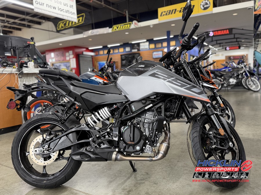 2026 KTM 250 Duke