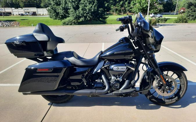 2018 Harley-Davidson® Street Glide® Special Vivid Black