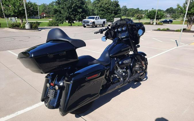 2018 Harley-Davidson® Street Glide® Special Vivid Black