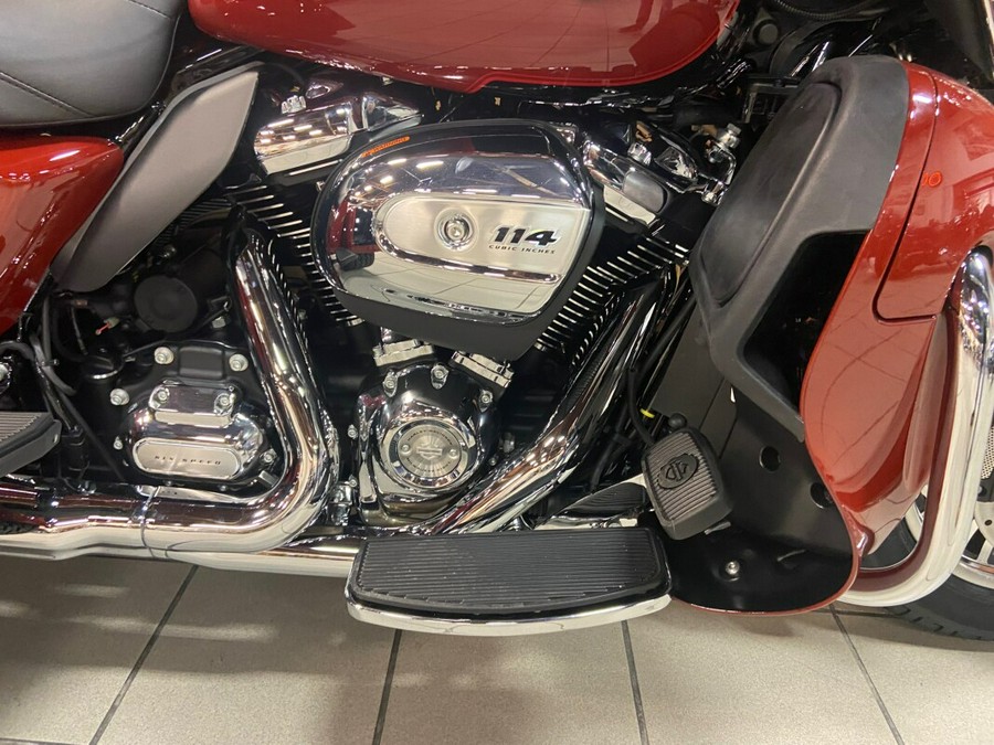 2024 Harley-Davidson Tri Glide Ultra Red Rock / Vivid Black FLHTCUTG