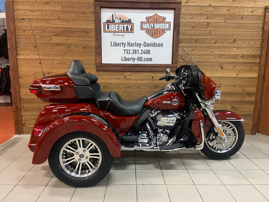 2024 Harley-Davidson Tri Glide Ultra Red Rock / Vivid Black FLHTCUTG