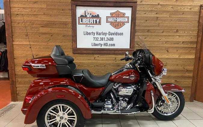 2024 Harley-Davidson Tri Glide Ultra Red Rock / Vivid Black FLHTCUTG