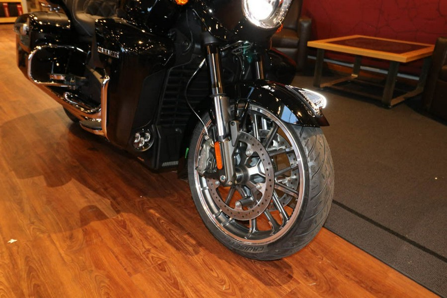 2025 Indian Motorcycle® Roadmaster® PowerPlus Limited 112 w/PowerBand Black Metallic