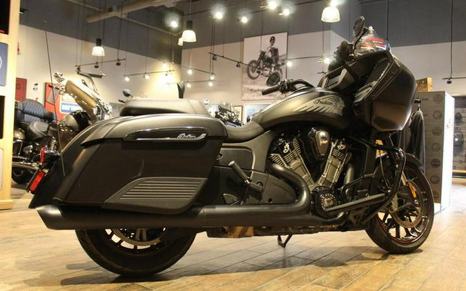 2020 Indian Motorcycle® Challenger Dark Horse Thunder Black Smoke