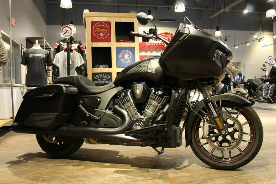 2020 Indian Motorcycle® Challenger Dark Horse Thunder Black Smoke