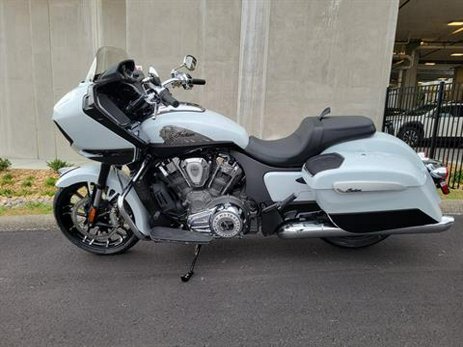 2024 Indian Motorcycle Challenger® Limited with PowerBand Audio Package