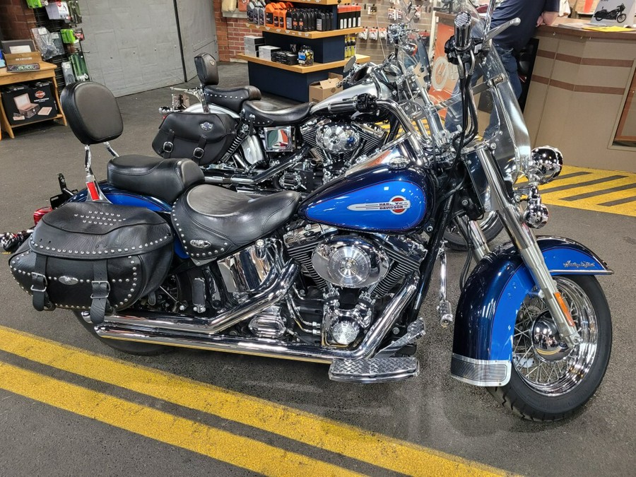 2004 Harley-Davidson Heritage Softail® Classic 2T BLUE/BLUE W/PINSTRIPE
