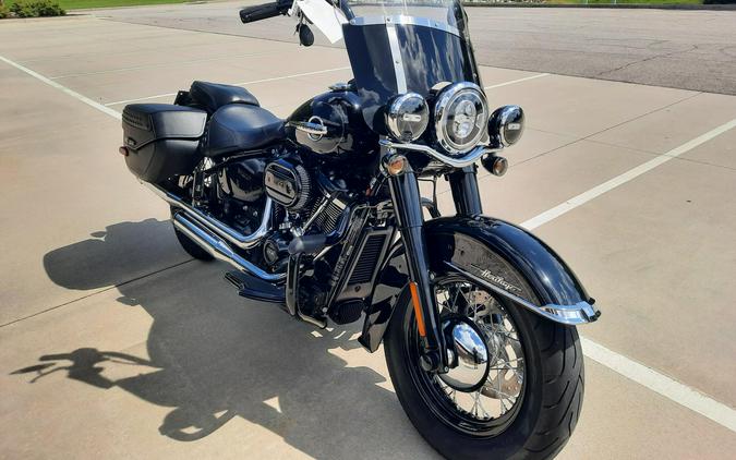 2018 Harley-Davidson® Heritage Classic 114 Vivid Black