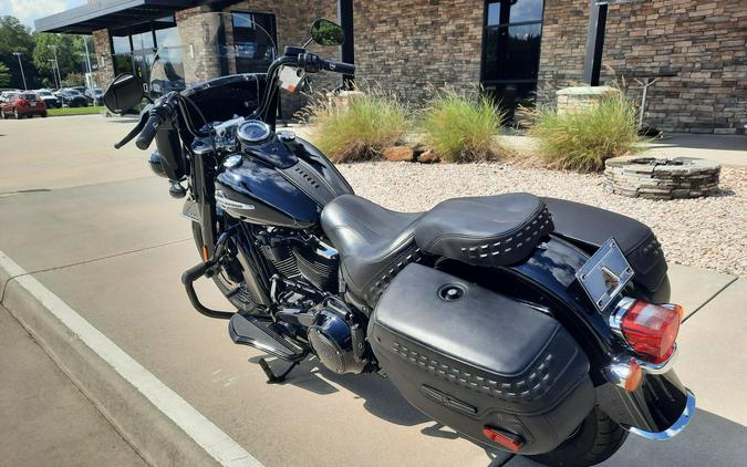 2018 Harley-Davidson® Heritage Classic 114 Vivid Black