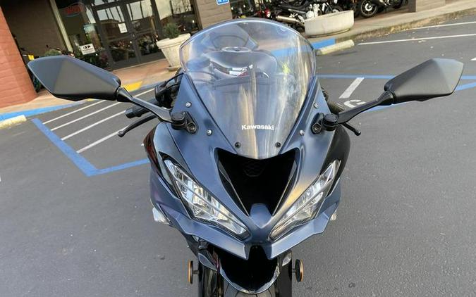 2023 Kawasaki Ninja® ZX™-6R Metallic Matte Graphenesteel Gray/Diablo Black