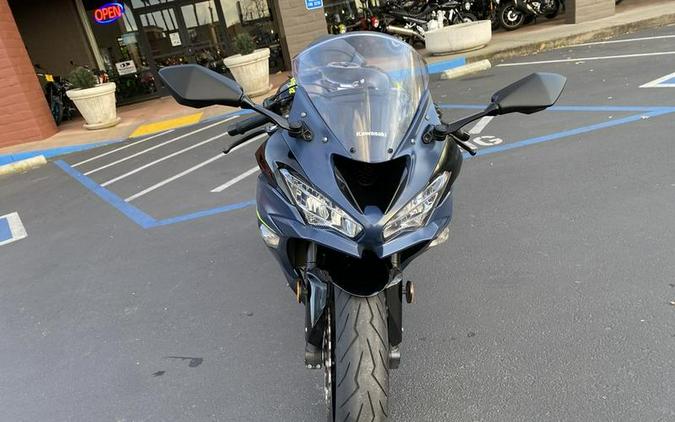 2023 Kawasaki Ninja® ZX™-6R Metallic Matte Graphenesteel Gray/Diablo Black