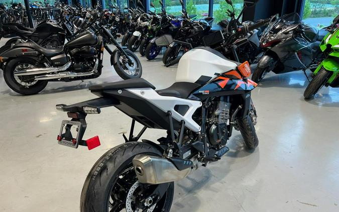 2027 KTM 990 DUKE