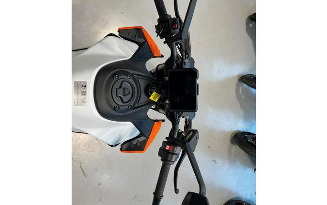 2027 KTM 990 DUKE