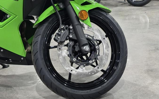 2026 Kawasaki Ninja® 500 Base